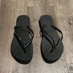 Havainas black small platform thing sandals